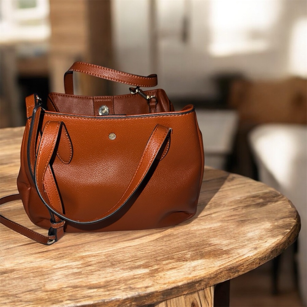 Chic Tan Leather Shoulder Bag